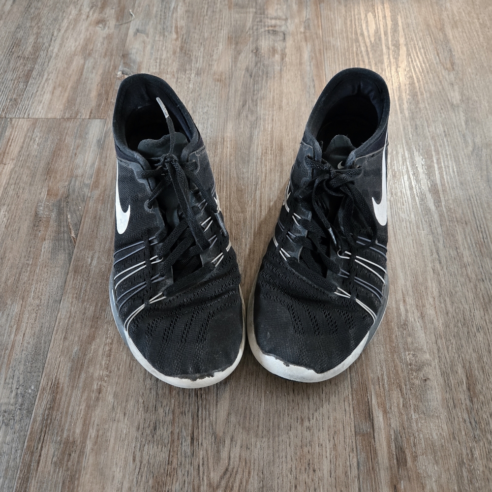 Nike Free Run Black Athletic Shoes – Women’s Size 6
